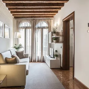 https://ca-del-monastero-5.hotelslidodijesolo.com